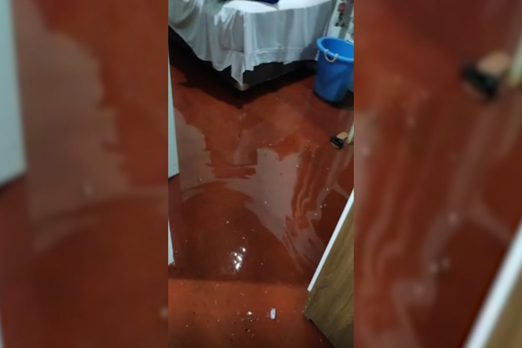 Chuva invade e alaga casa no 14 de Novembro