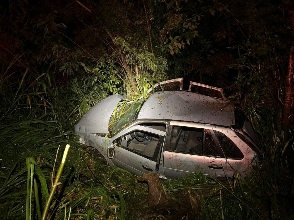 Carro de Tupãssi se envolve em acidente na PR-486