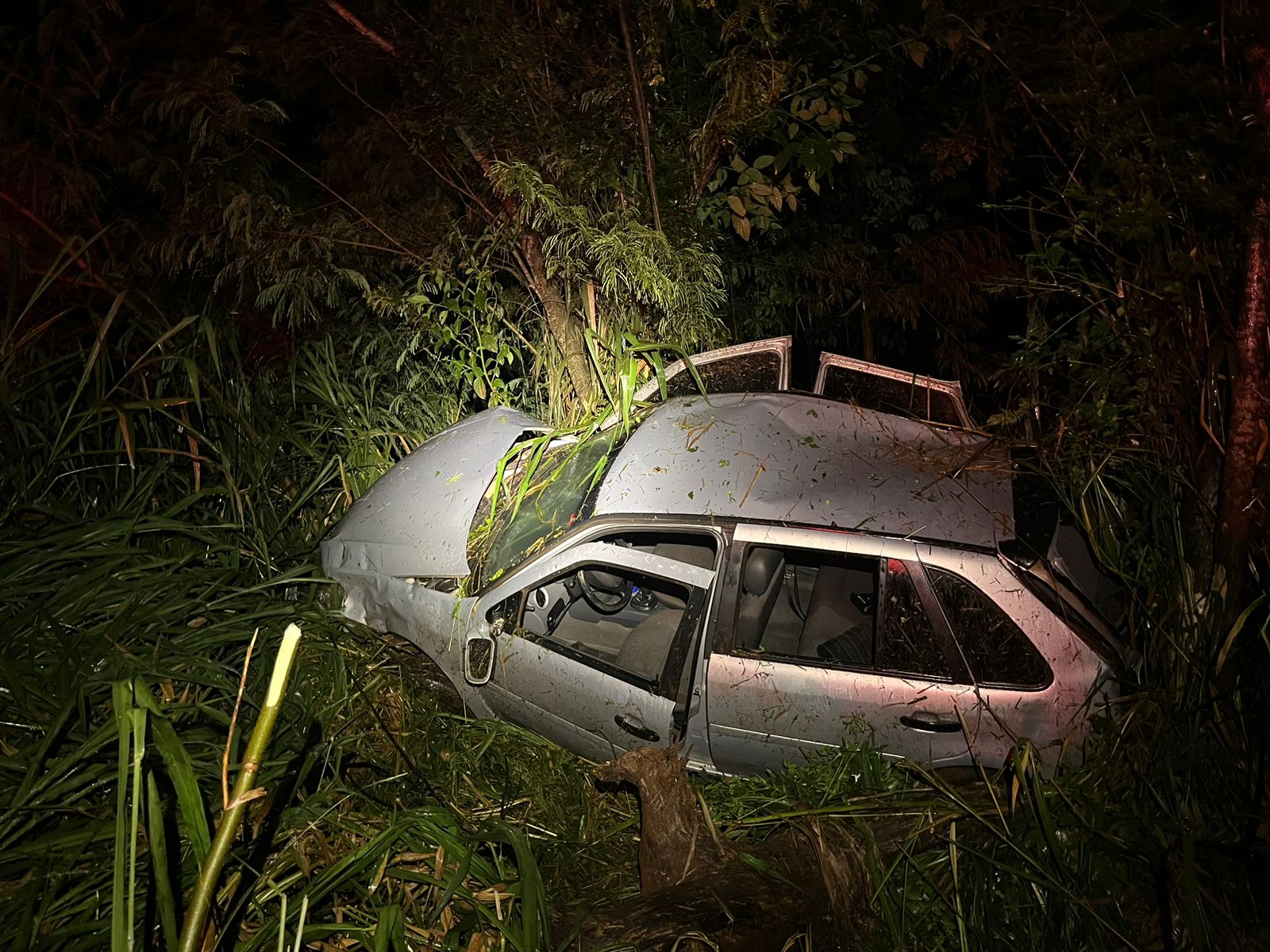 carro-de-tup-ssi-se-envolve-em-acidente-na-pr-486-cgn-o-maior