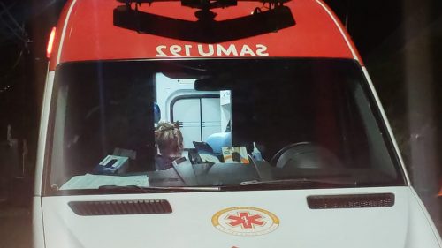 Mulher é socorrida pelo Samu em residência na Rua Paraná