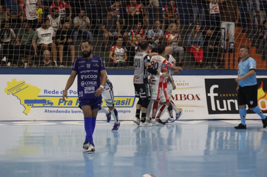 Em jogo de seis gols, Cascavel empata com o Ampére