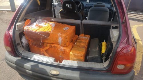 Com 90 quilos de maconha, Corsa é apreendido pela PRF na BR-277