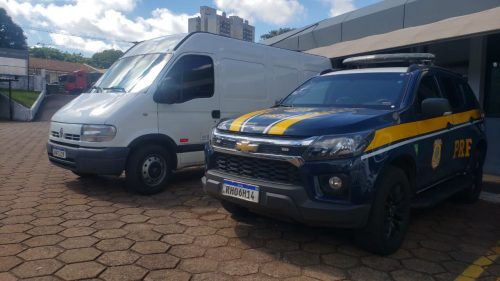 PRF apreende mais de 100 kg de maconha escondidos em uma van