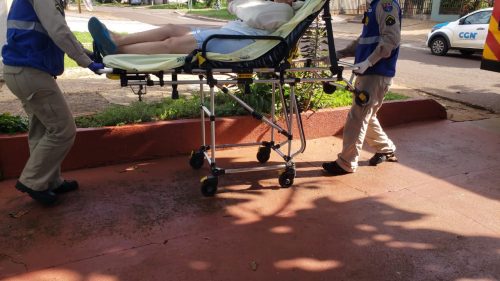 Mulher fica com a mão presa em cilindro elétrico e precisa ser socorrida pelo Corpo de Bombeiros