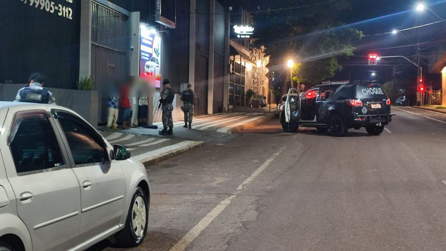 Menores são apreendidos com crack pela Choque na Vicente Machado