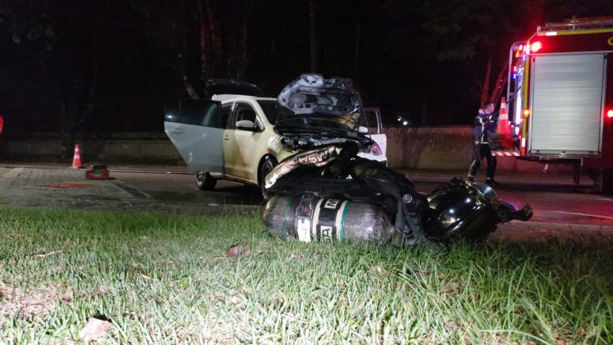 UP TSI pega fogo no Centro de Cascavel e Bombeiros são chamados