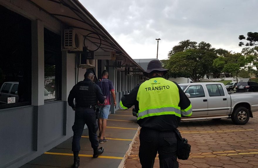 Homem é detido por embriaguez após teste apontar 0,74