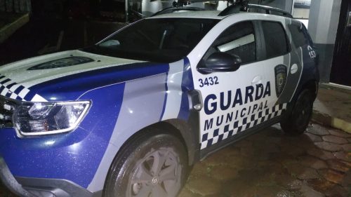 Homem é detido após ameaçar companheira