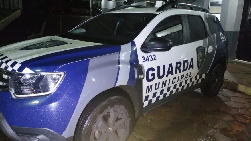 Homem é detido após ameaçar companheira