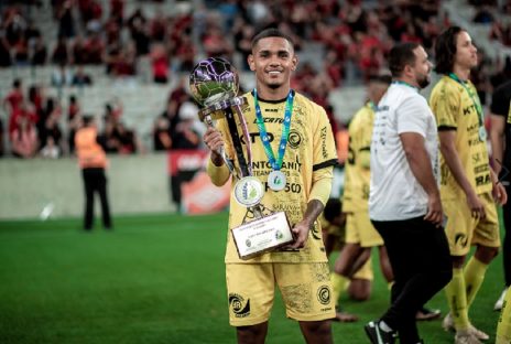 Cascavel renova com atacante Renanzinho para o Campeonato Brasileiro