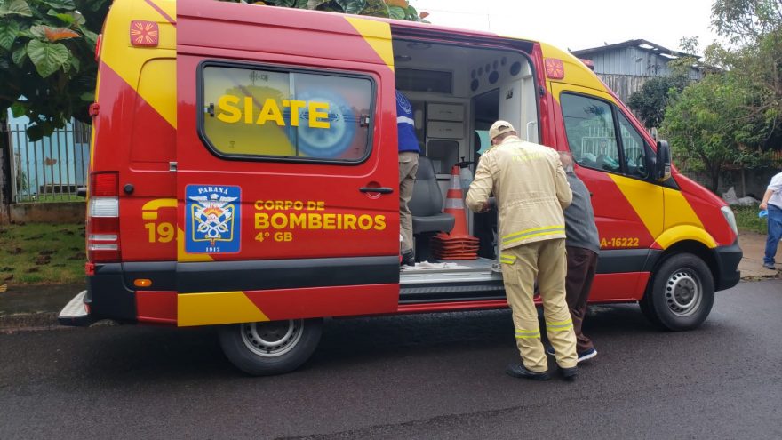 Idoso sofre suspeita de fratura no nariz após cair na rua