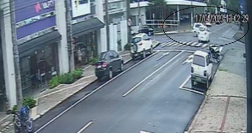 Gol fura preferencial e causa acidente na Rua Paraná