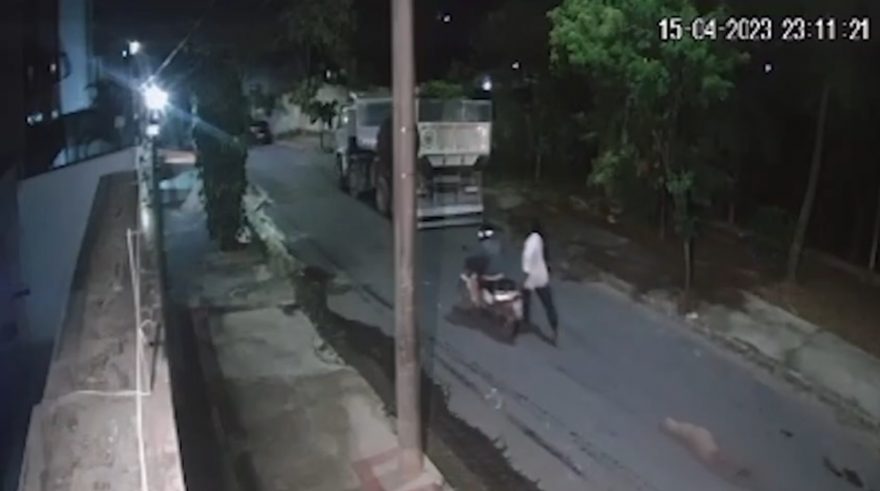 Vídeo: Cadela é encontrada morta após ser arrastada por homens em motocicleta