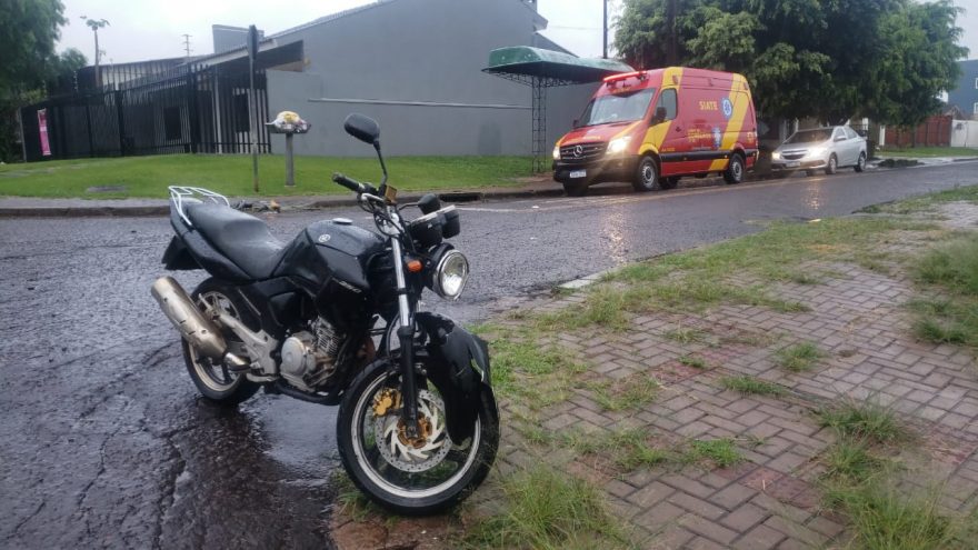 Motociclista fica ferido em acidente de trânsito na Rua Casemiro de Abreu