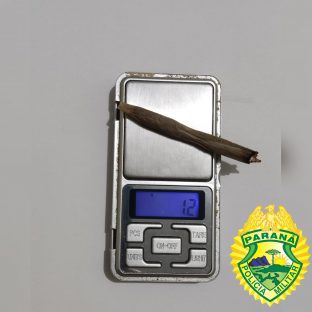 Jovem é detido com cigarro de maconha no Floresta