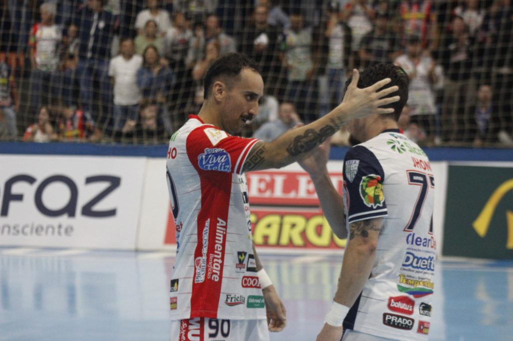 Cascavel Futsal se impõe diante da torcida e vence Pato pela Ouro
