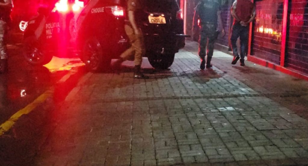 Casal é detido durante grande apreensão de eletrônicos em caminhão na PR-180, em Nova Aurora
