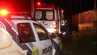 Imagem referente a Jovem de 19 anos é morto com mais de 30 tiros no sofá de residência