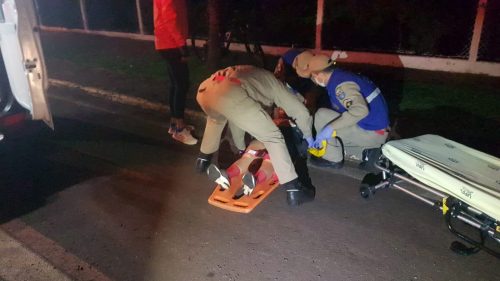 Ciclista fica ferida ao sofrer queda de bicicleta na área militar