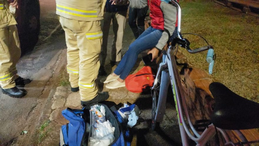Mulher fratura dedo ao cair de bicicleta no São Cristóvão