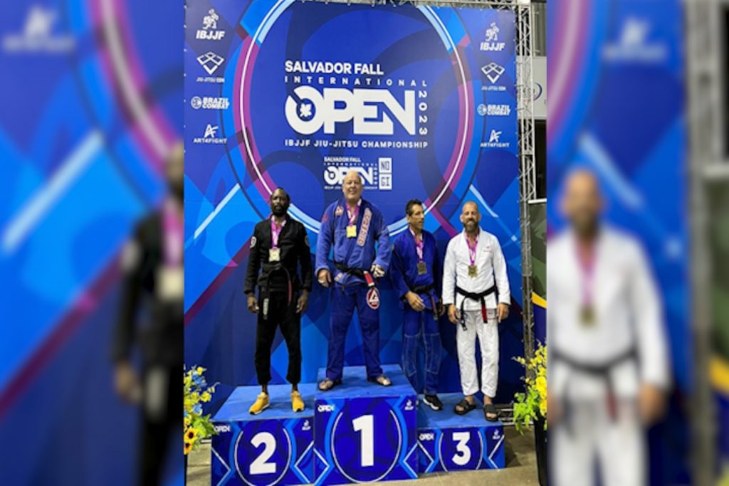Faixa Preta de Cascavel fatura categorias Pesadíssimo e Absoluto no Open Internacional de Jiu-Jítsu