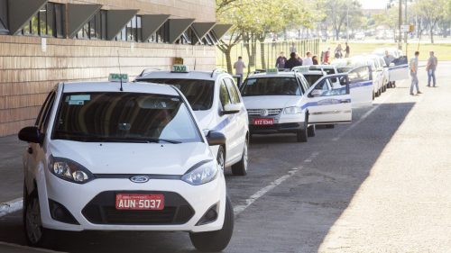 Prefeitura vai permitir que veículos com mais de dez anos de fabricação realizem serviço de táxi