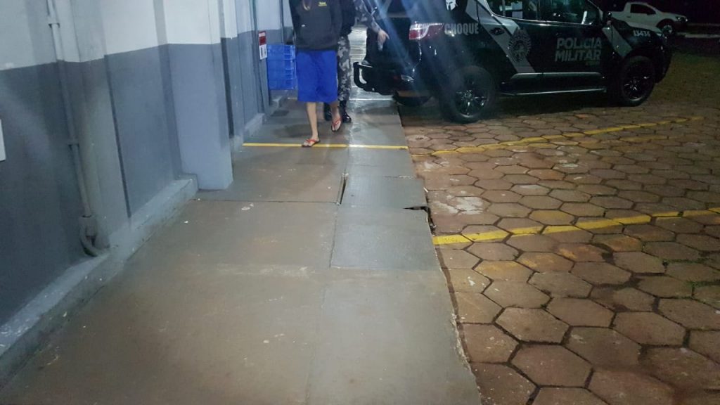 “Não vem de garfo que hoje é sopa”: jovem tenta realizar assalto com garfo e acaba apreendido
