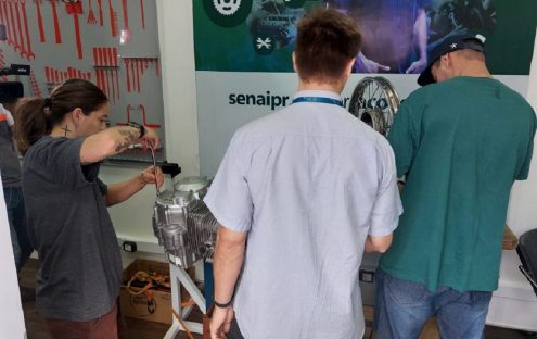 Egressos e monitorados do sistema prisional são certificados após conclusão de curso de mecânica de motos