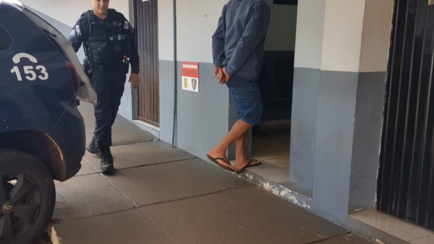 GM detém homem acusado de realizar furto em supermercado