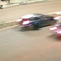 Imagem referente a Veja momento em que BMW é alvejada durante perseguição na Olindo Periolo