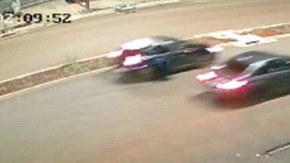 Veja momento em que BMW é alvejada durante perseguição na Olindo Periolo