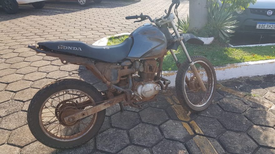 Motocicleta com alerta de furto é encontrada pelo próprio dono
