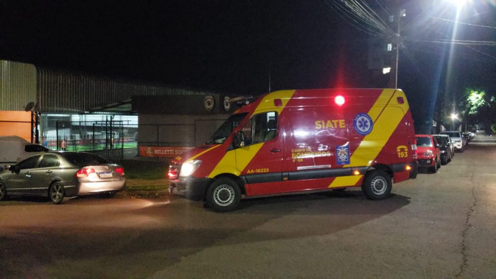 Homem rompe tendão durante jogo de bola no Centro de Cascavel
