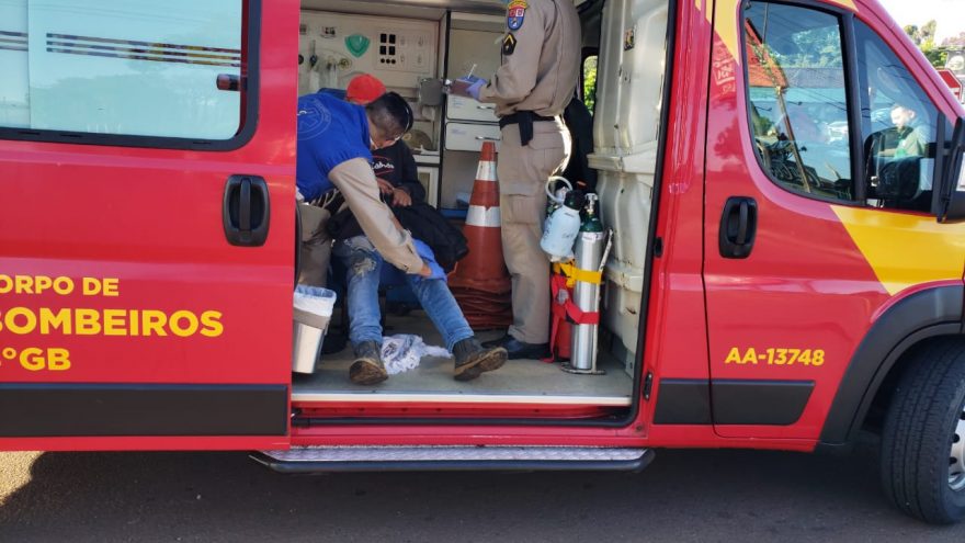 Motociclista fica ferido após colisão com carro no Trevo da Portal
