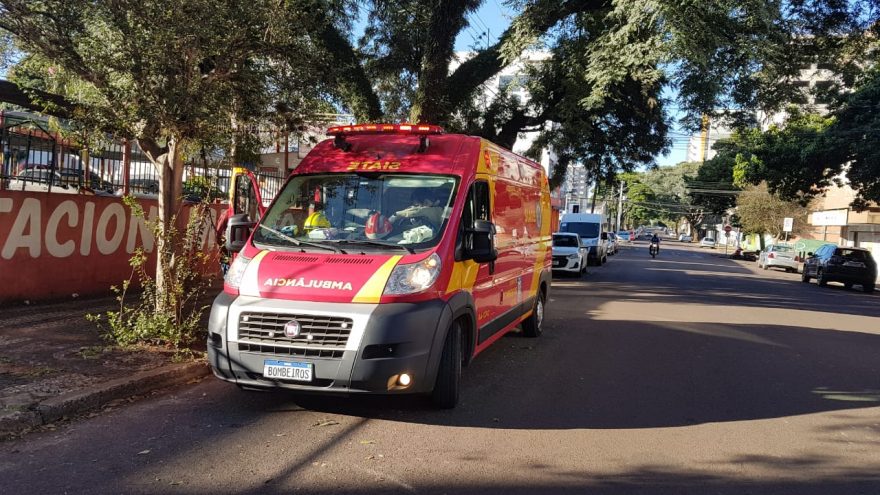 Homem e mulher fica feridos após colisão entre bicicletas na Avenida Brasil