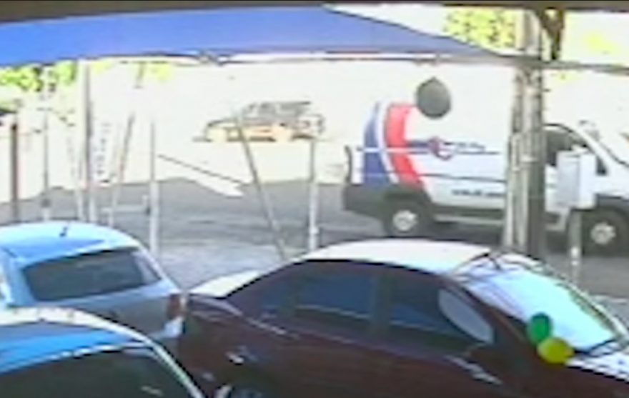 Vídeo mostra colisão entre carros na Avenida Rocha Pombo, em Cascavel