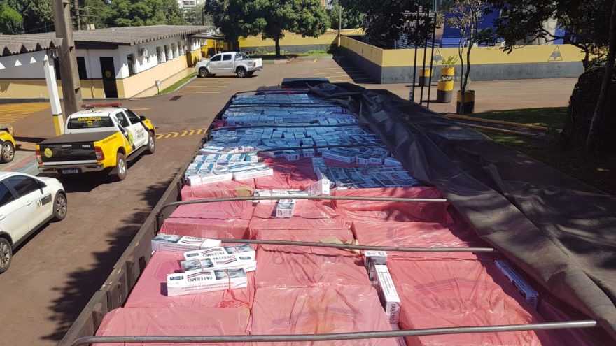 Caminhão carregado com cigarros contrabandeados é apreendido pelo BPRv