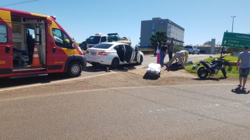Motociclista fica ferido em colisão traseira na Rua Carlos Gomes