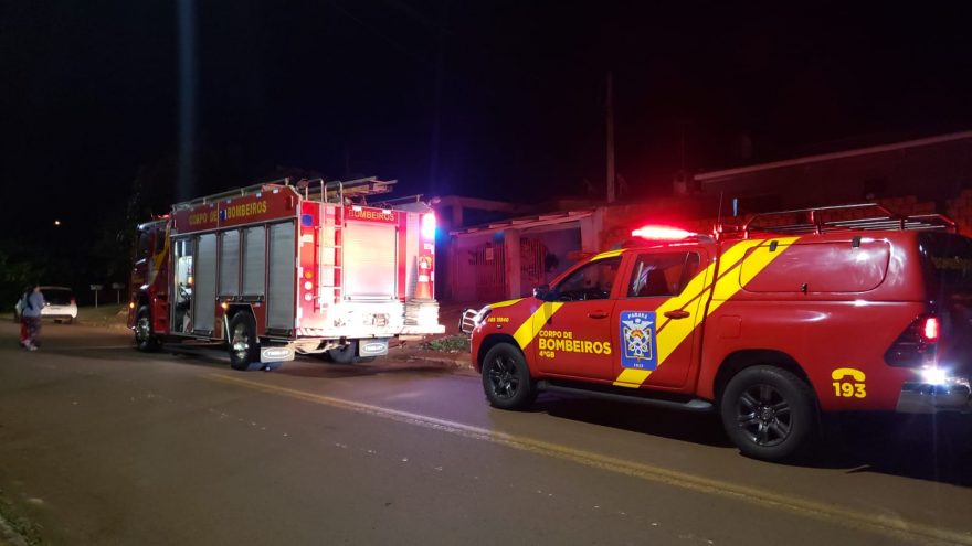 Homem vai fazer arroz, dorme no sofá e acorda com Bombeiros em casa no Santa Cruz