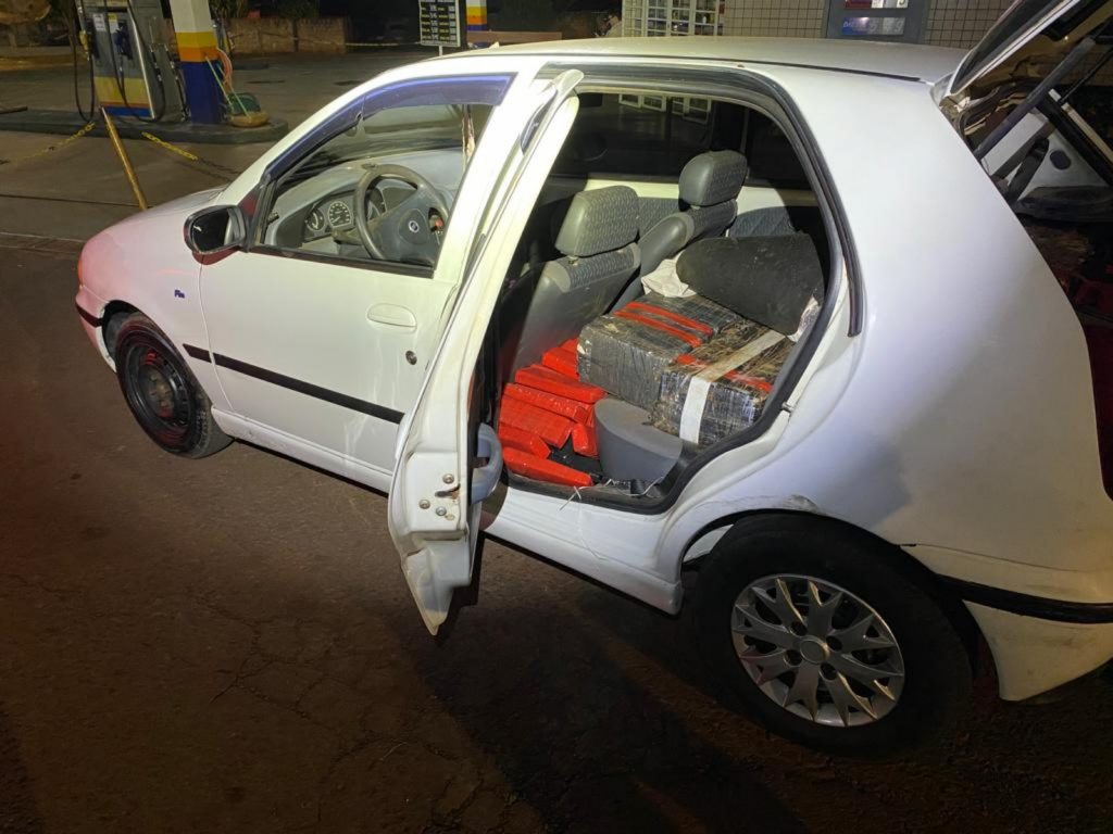 Condutora é detida transportando quase 330 kg de maconha no carro, em Outro Verde do Oeste