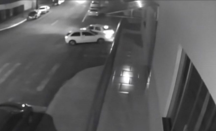Internauta pede ajuda para encontrar proprietário de veículo Gol que se envolveu em acidente