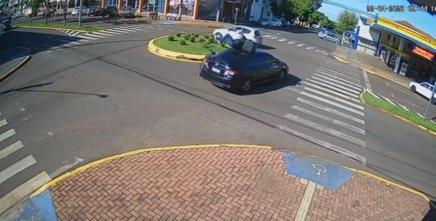Vídeo: grave acidente é registrado no centro de Marechal Rondon