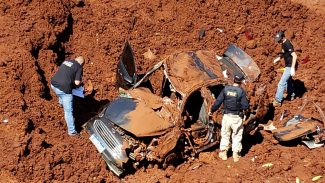 Carro cai dentro de buraco na BR-277 na noite de ontem e motorista só é encontrado morto nesta manhã