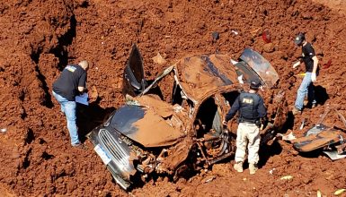 Imagem referente a Carro cai dentro de buraco na BR-277 na noite de ontem e motorista só é encontrado morto nesta manhã