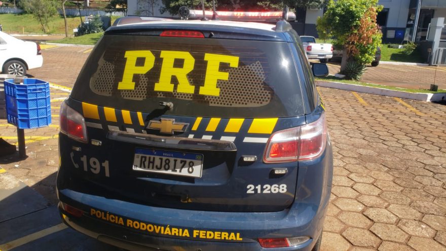 PRF apreende carro com mais de 50 mil em contrabando
