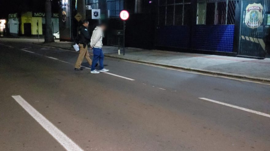 Homem é preso após consumir R$ 1.220 em estabelecimento e pagar com notas falsas
