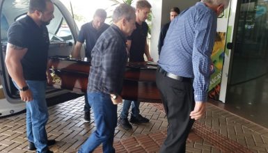 Imagem referente a Corpo de Jacy Scanagatta chega à Prefeitura para o velório