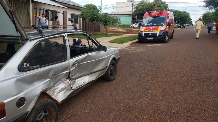 Três pessoas ficam feridas após colisão entre carros no Jaborá