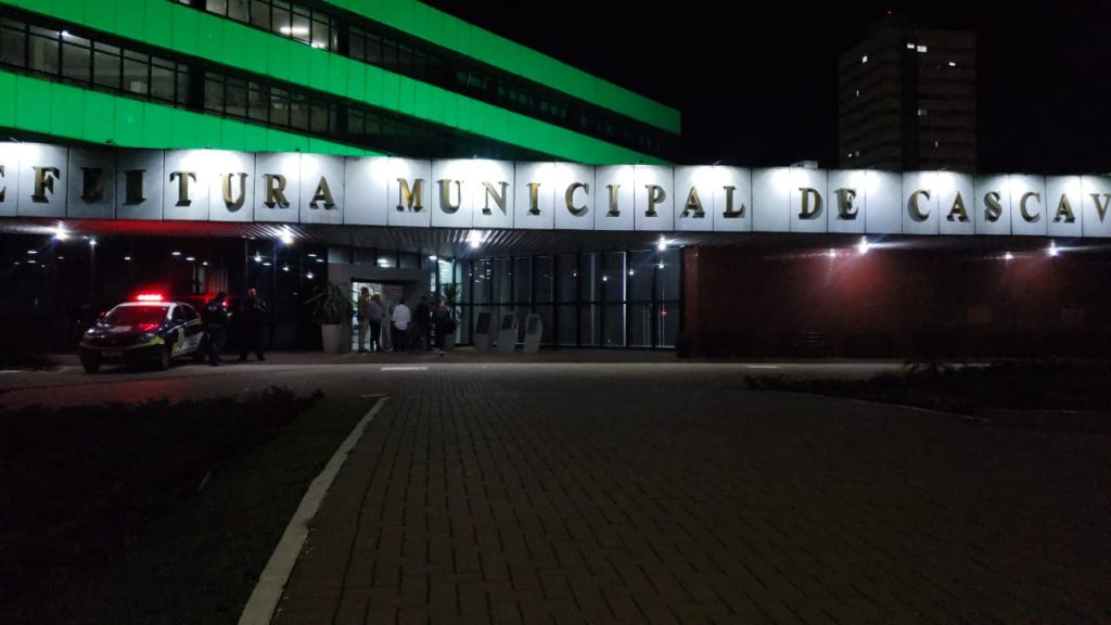 Familiares e amigos se despedem de Jacy Scanagatta na Prefeitura de Cascavel