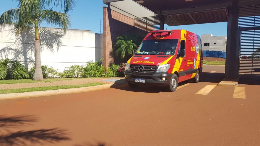 Vítima sofre queda de altura em condomínio e é socorrida pelo Corpo de Bombeiros